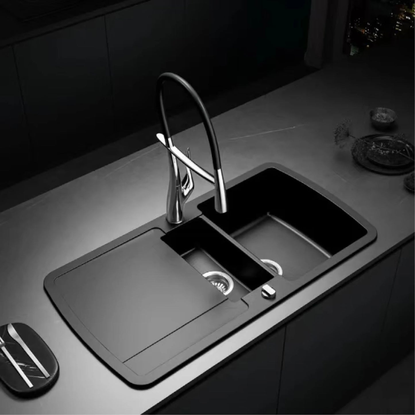 Modern luxury black brass kitchen faucet Pull-Out magnetic suction design Single handle hot & cold water 2 function sink Mixer